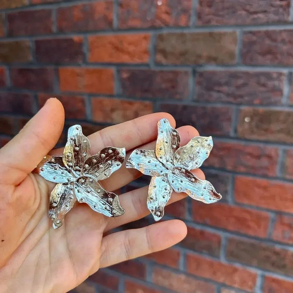 Zara Starfish Statement Stud Earrings - Picture 13 of 14